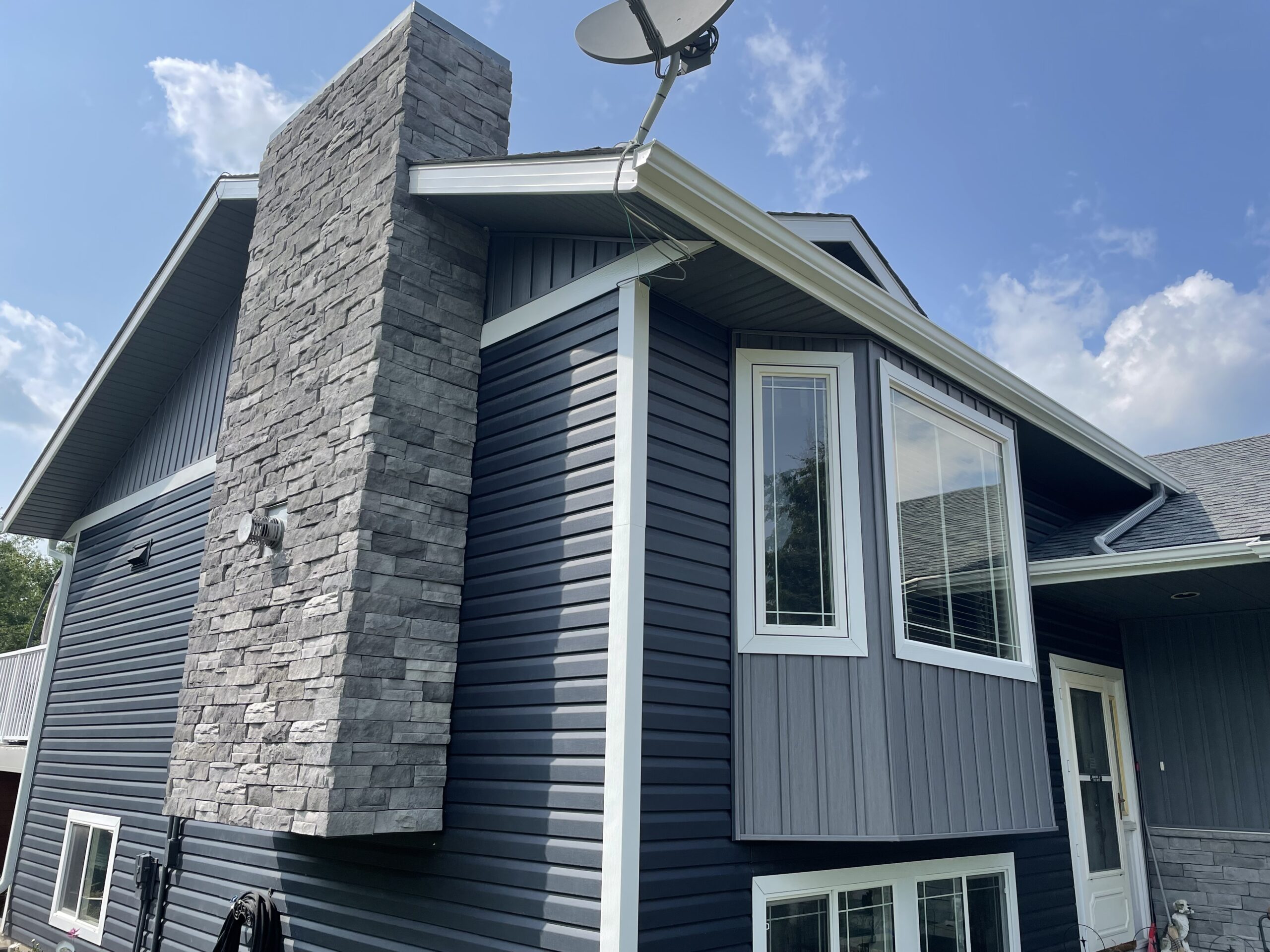 Clip Stone Siding in Parkland County