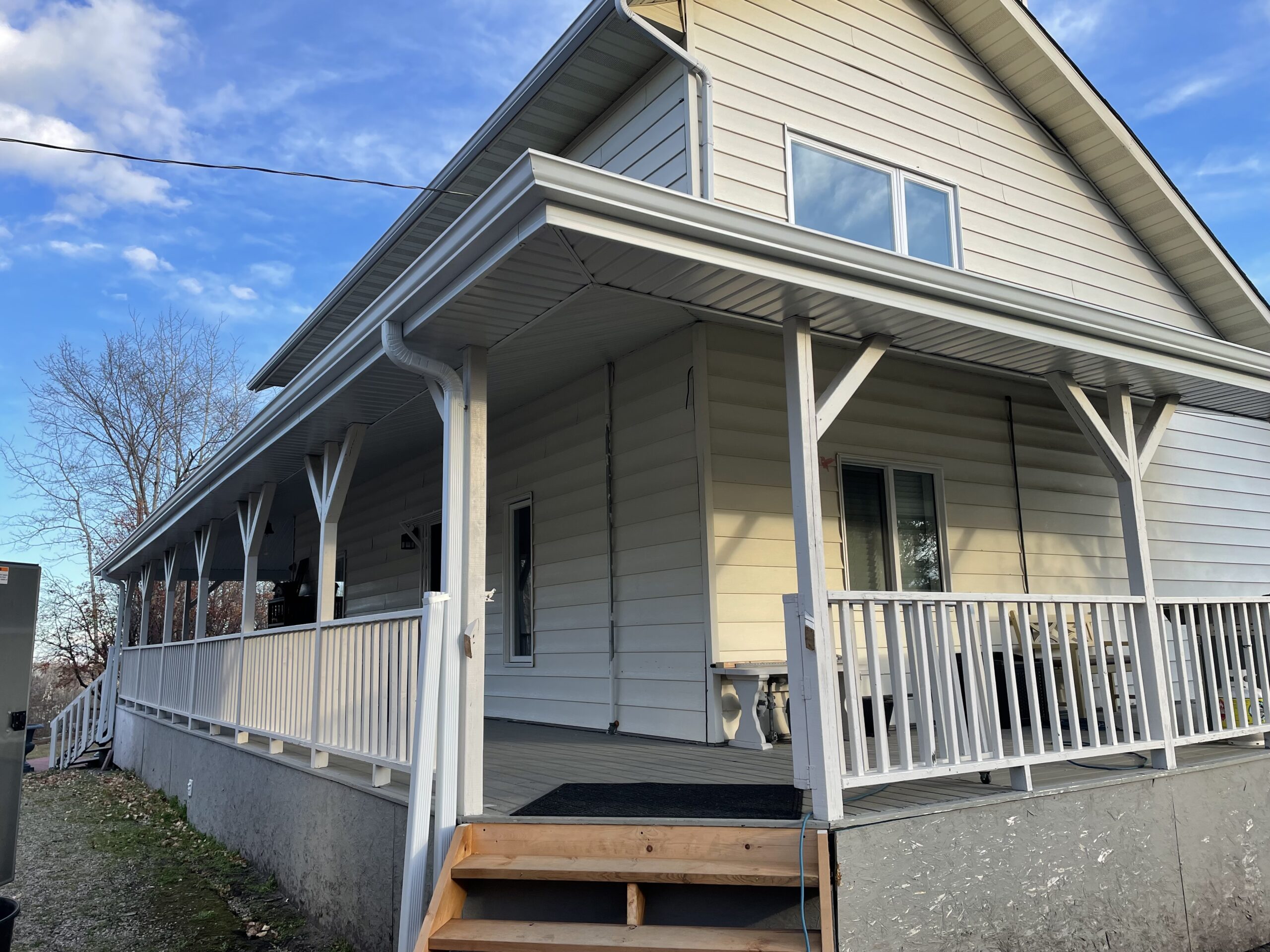 Soffits and fascia, Continuous Aluminum Eavestroughin Lac Ste Anne (2)