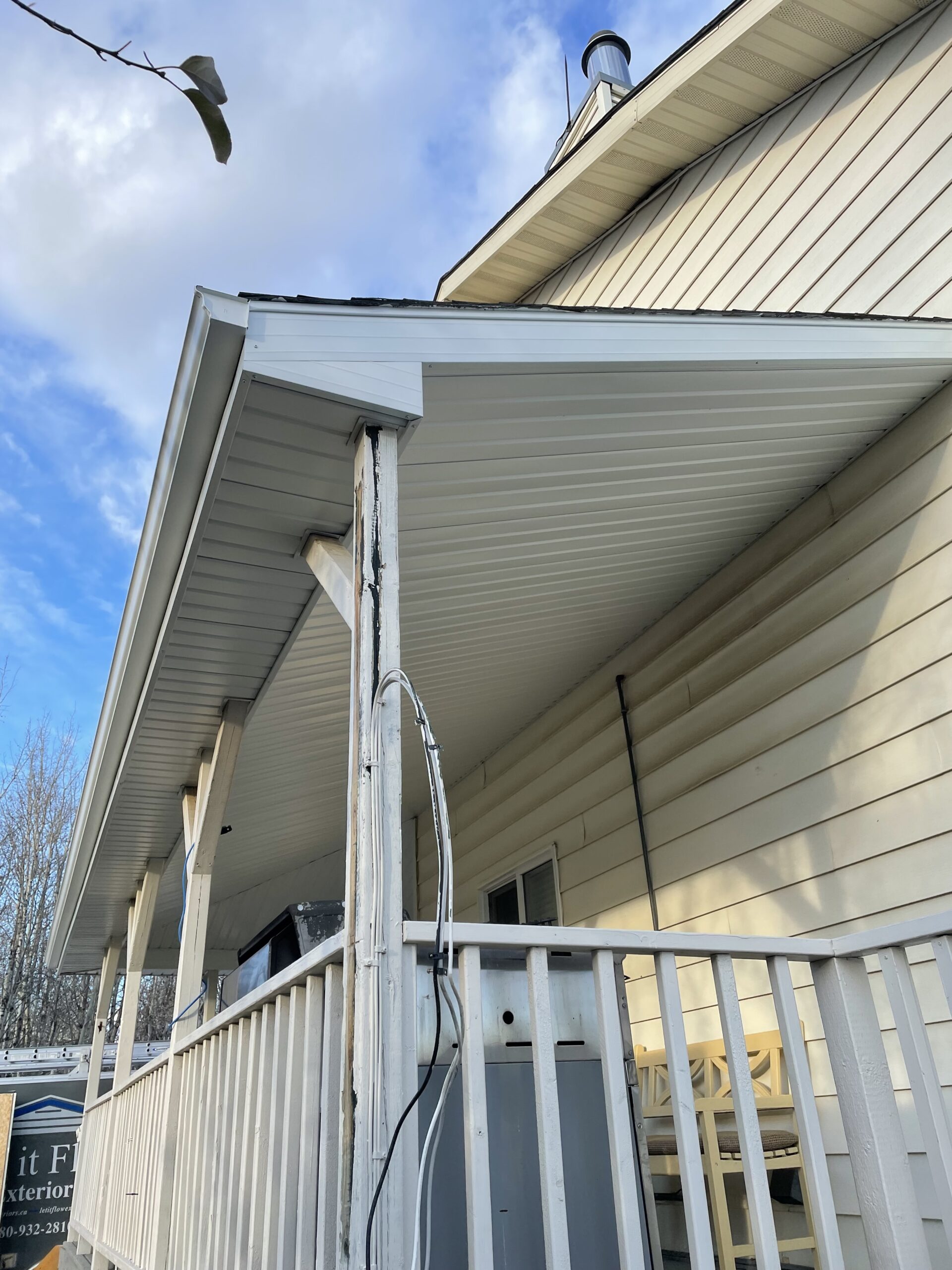 Soffits and fascia, Continuous Aluminum Eavestroughin Lac Ste Anne (3)