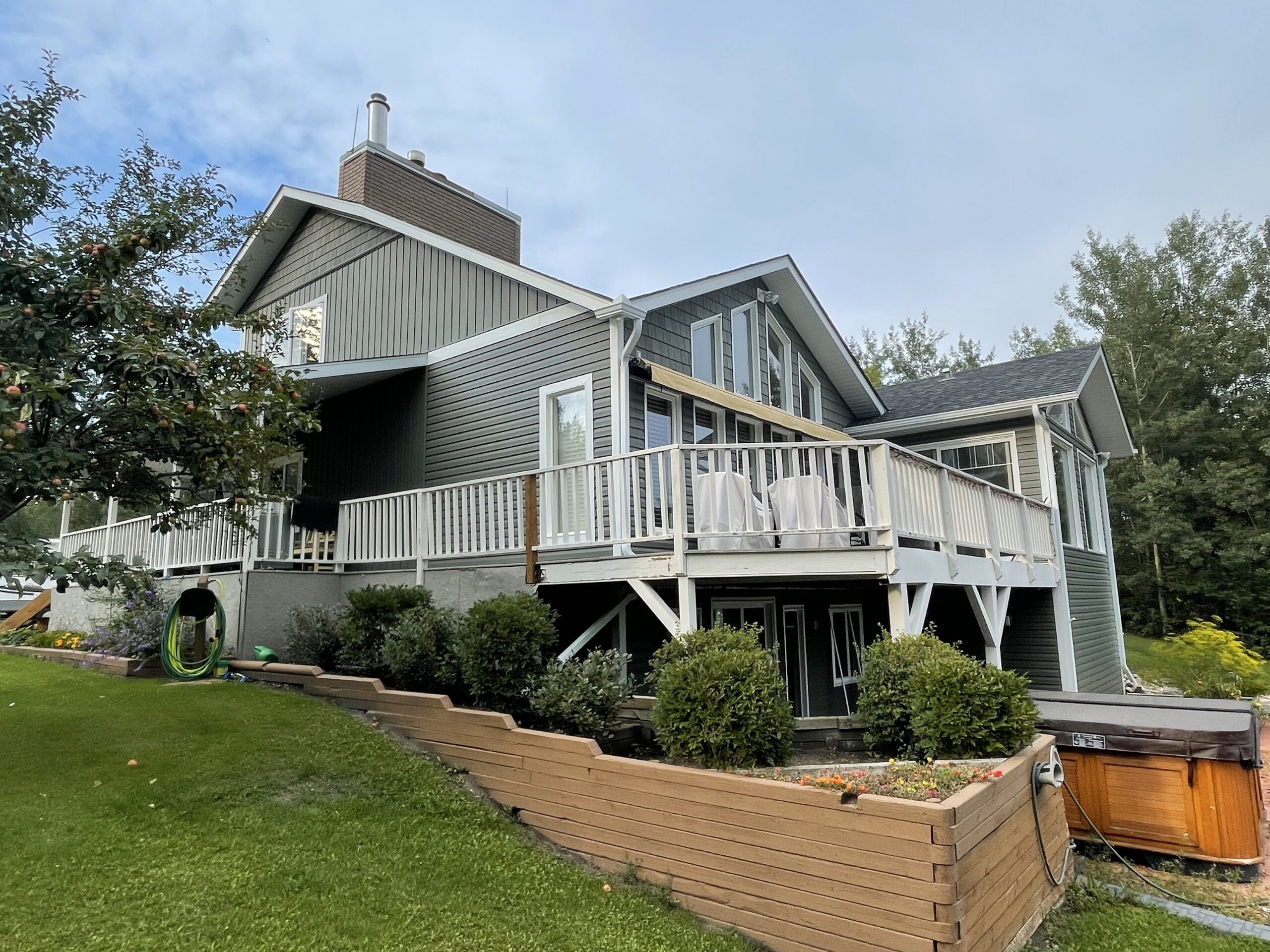 Shamrock Vinyl Siding in Shake, Horizontal, and Board and Batten in Lac Ste. Anne County