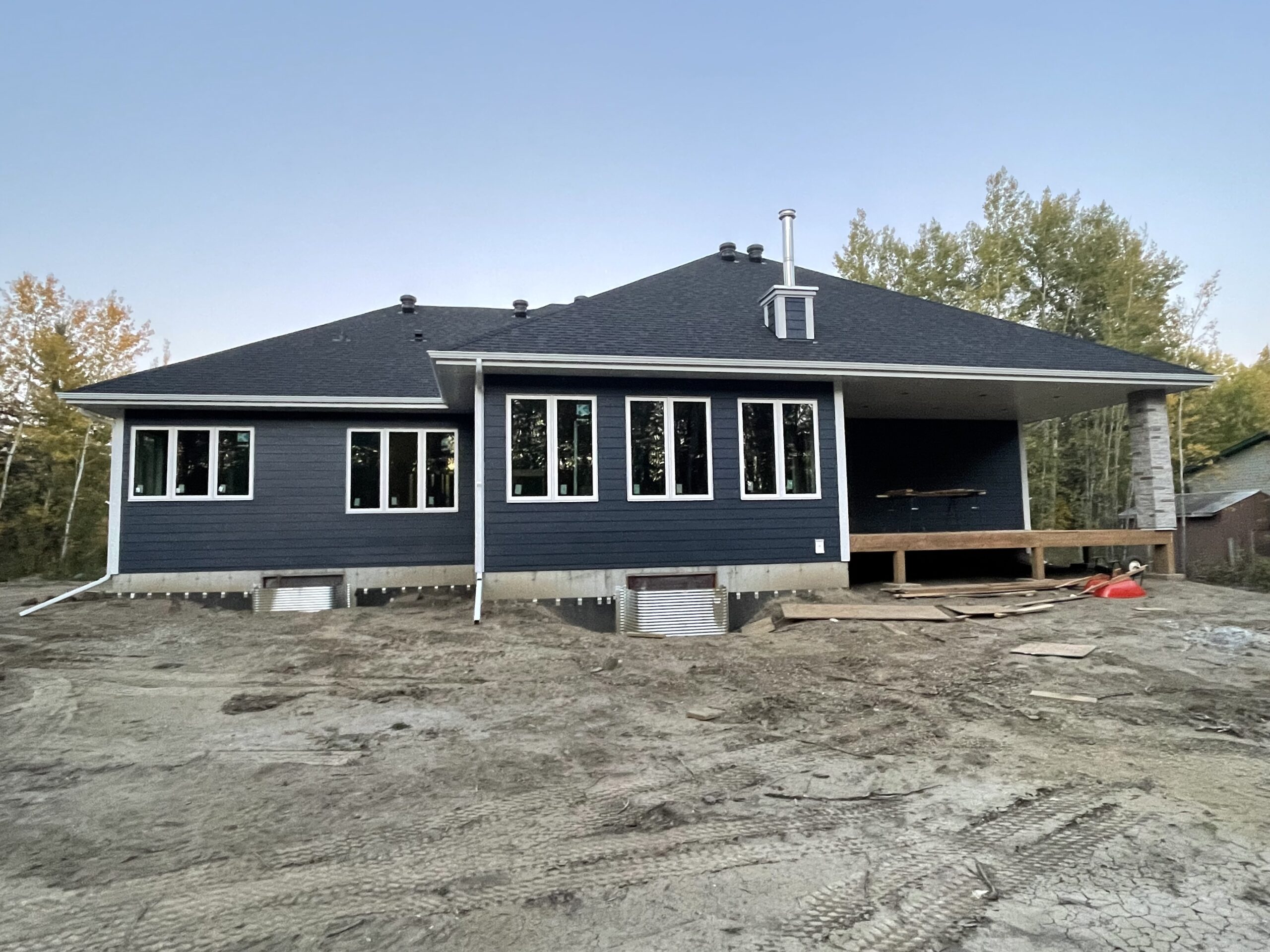 Deep Ocean Blue James Hardie Plank in Parkland County